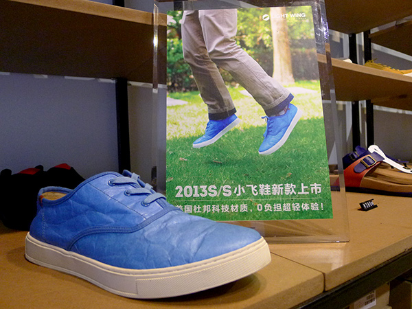 小牛电动创始人，17岁辍学洗盘子，24岁入职微软，34岁功成名就